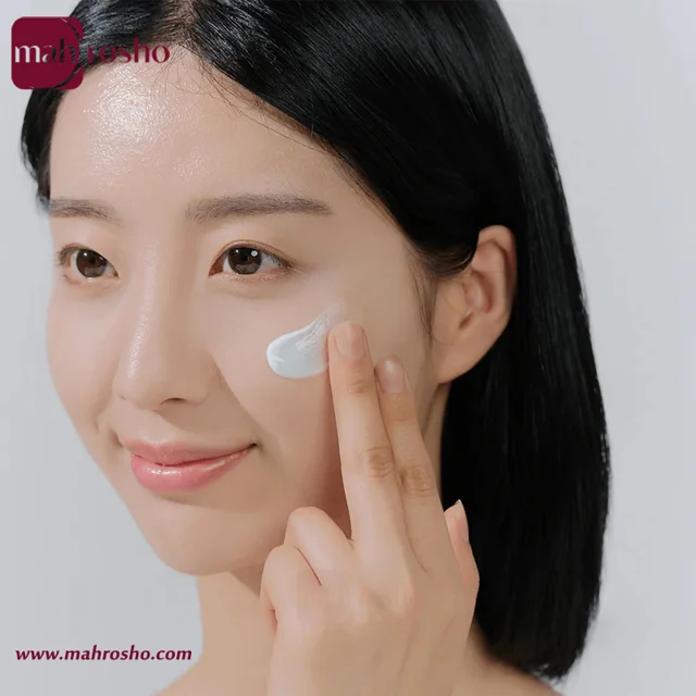 سرم ضد آفتاب هیالو سیکا ماداگاسکار سنتلا اسکین 1004 با SPF50 حجم 50 میلی لیتر